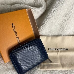 💯% authentic pre loved, Louis Vuitton Epi zippy card/ coin purse